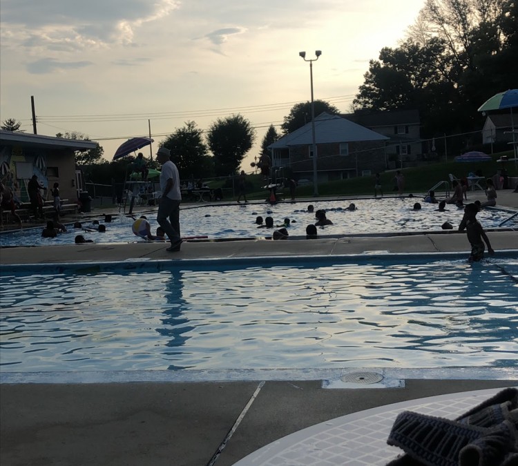 college-manor-pool-photo
